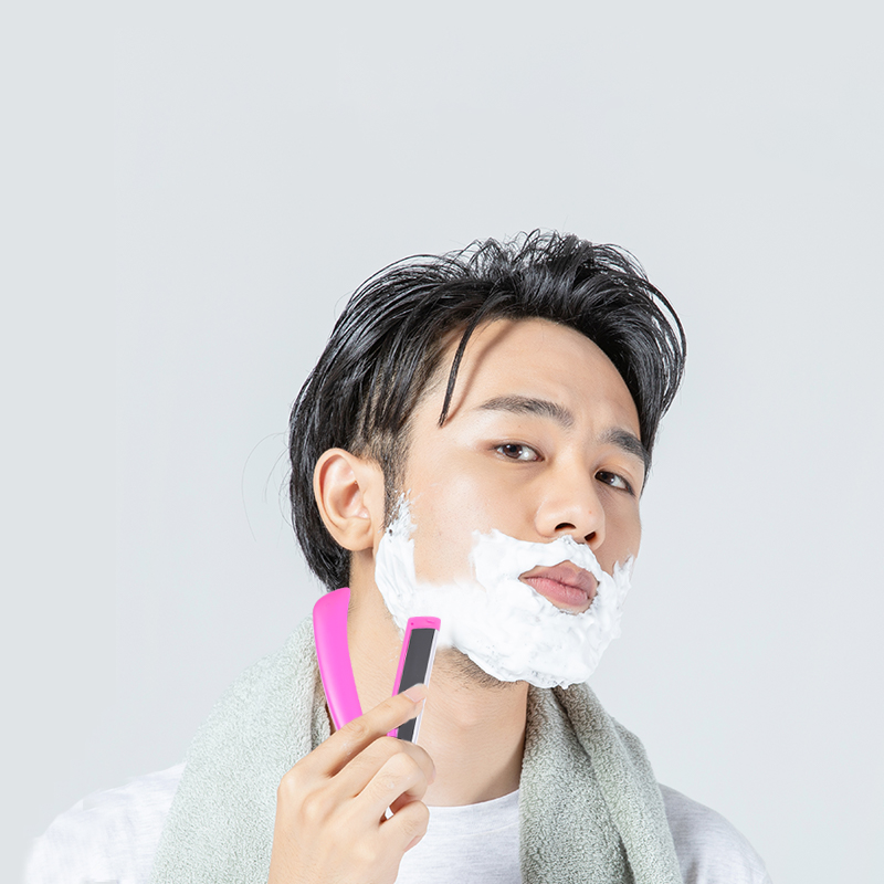 Manico per rasoio in plastica a 74 lame